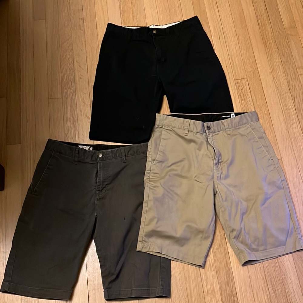 3 Volcom Shorts Sz. 30